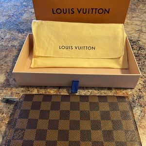 Authentic Louis Vuitton Zippy Wallet